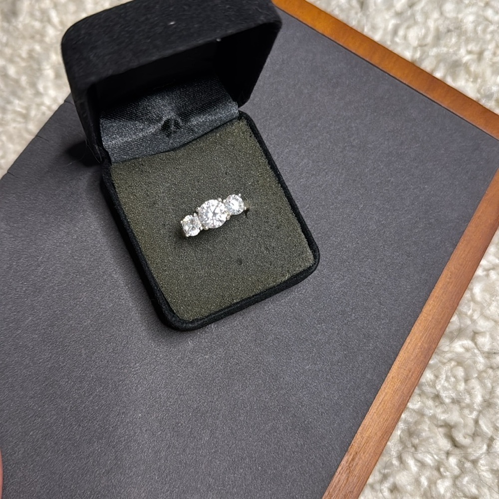 Elegant‎ Silver Ring with Clear Stones